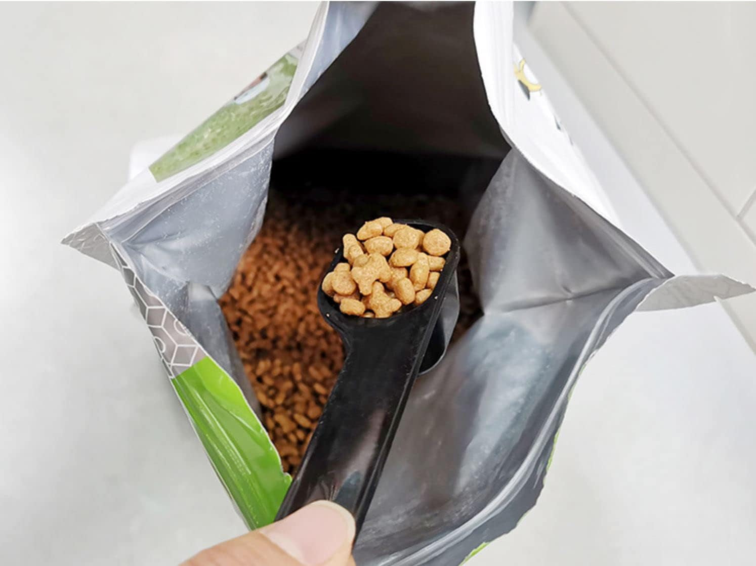 Plastic Coffee Scoops, 2 Tbsp Coffee Scoop with Brush & Espresso Grinder Brush for Ground Coffee Cleaning Tea Power, Coffee Tool for Barista Home Kitchen Café,4 Pack